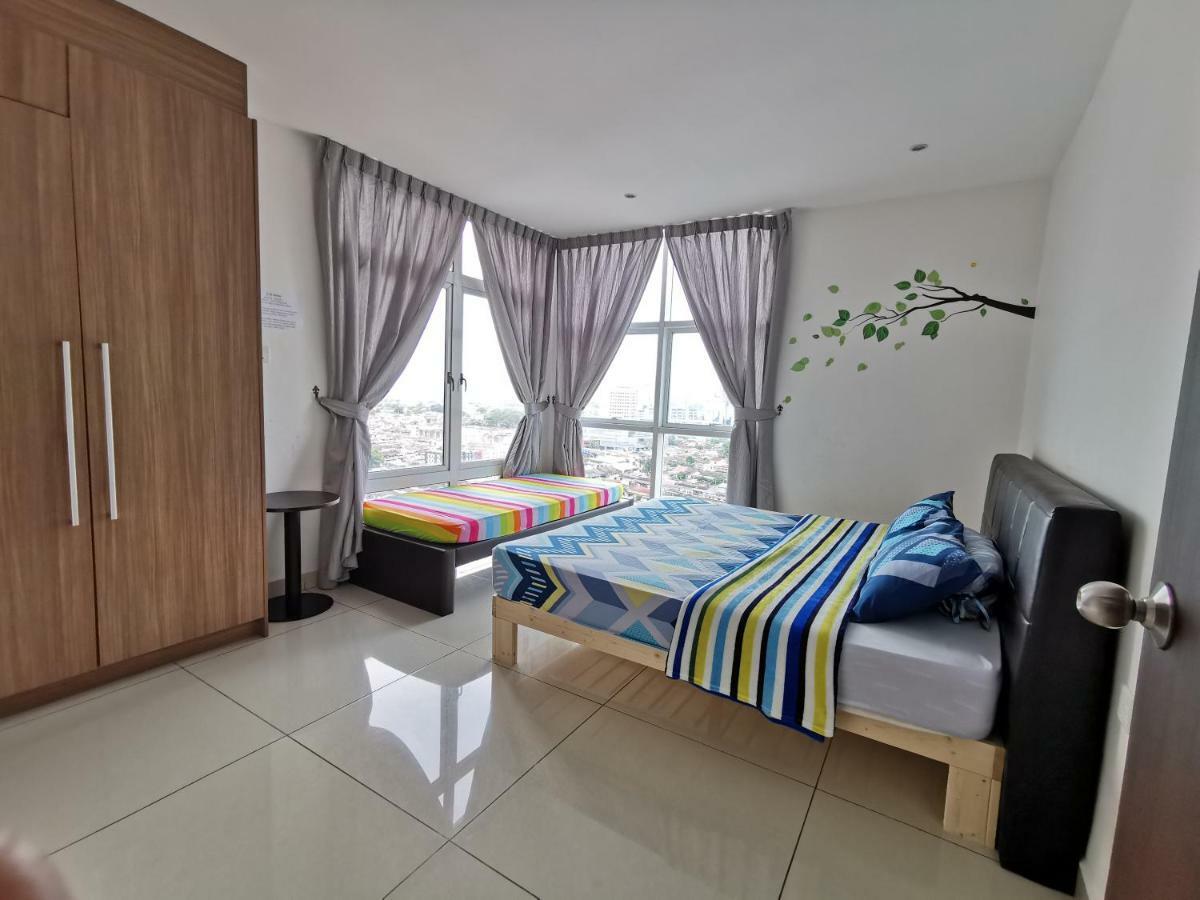 Homestay Johor Bahru Exterior photo